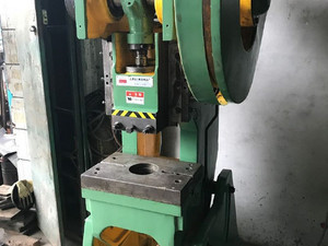 處理閑置資產，轉讓一批準新氣動與普通沖床